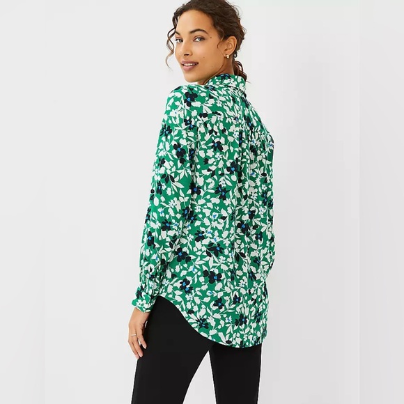 Ann Taylor Green Floral Collared V-Neck Long Sleeve Camp Blouse - Picture 2 of 10